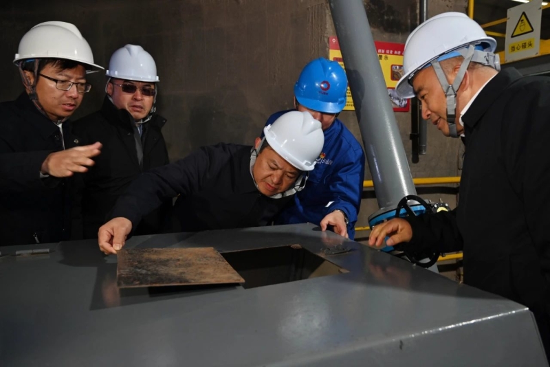 生态环境部部长黄润秋赴新疆维吾尔自治区和新疆生产建设兵团调研生态环境保护工作(图2)